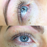 Zwei Bilder eines Auges mit hochgezogenen Wimpern