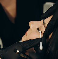 Das Lash Lift Kit wird angewendet