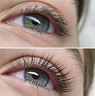 Vergleich zweier grüner Augen, das eine unten hat angehobene Wimpern