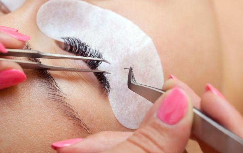 Pinzette zur Wimpernverlängerung – welche Typen unterscheiden wir?